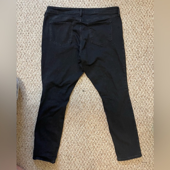 BRAND NEW Pop icon midrise skinny jean. W/ tear in legs - Picture 3 of 4